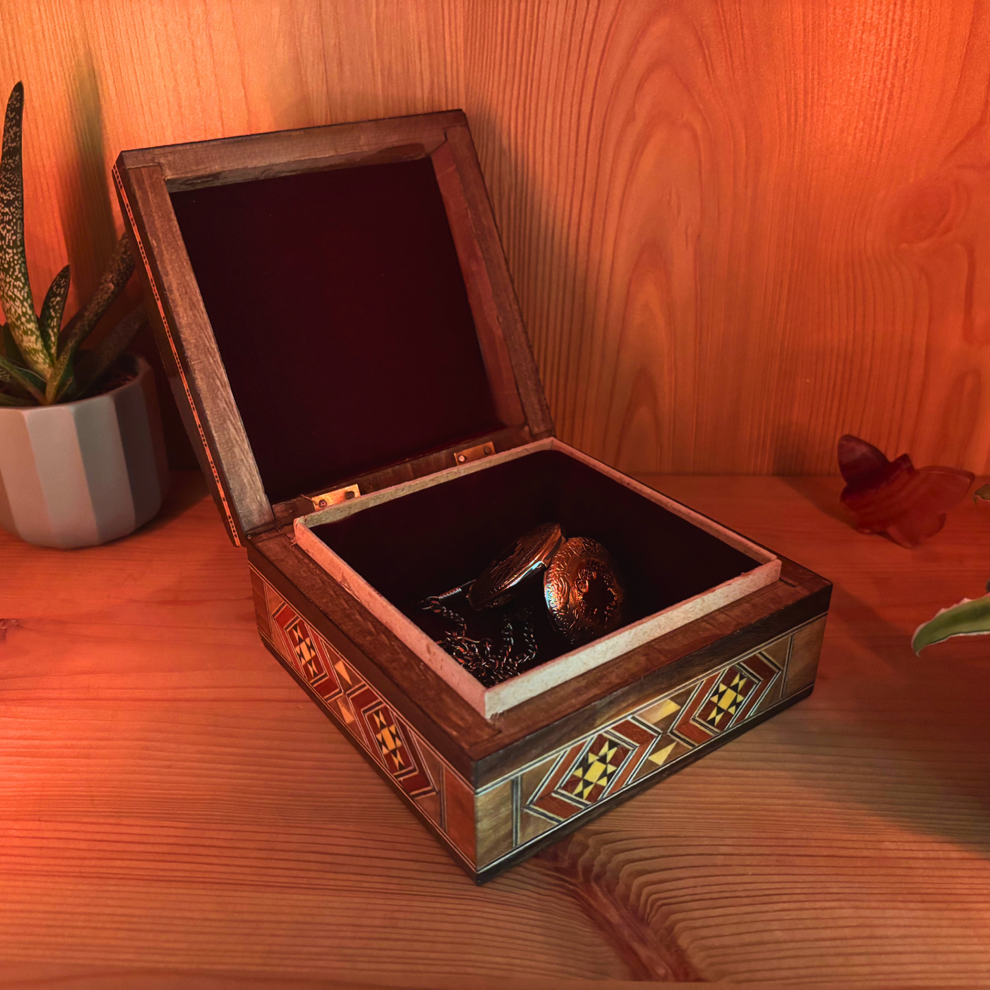 Boîte à Bijoux Damasquinée – Fait Main avec Incrustation de Nacre
