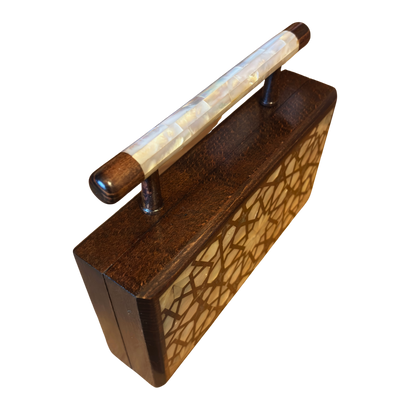 Der Himmlische Stern – Handgefertigte Damaszener Clutch aus Nussbaumholz mit Perlmuttintarsien