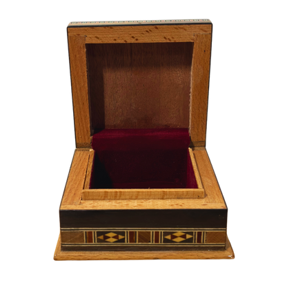 Scatola in Mosaico Artigianale di Damasco – Arte Tradizionale & Velluto