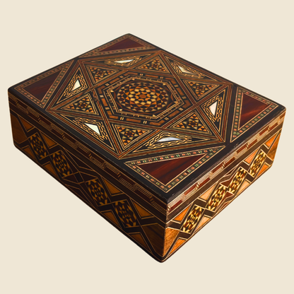 Caja de Mosaico Damasquina de Gaby Al Dayeh – Nácar y Forro de Terciopelo