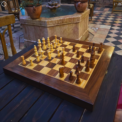 Mesa Damasquina de Xadrez e Backgammon Feita à Mão por Gaby Al Dayeh – Design Clássico com Madrepérola