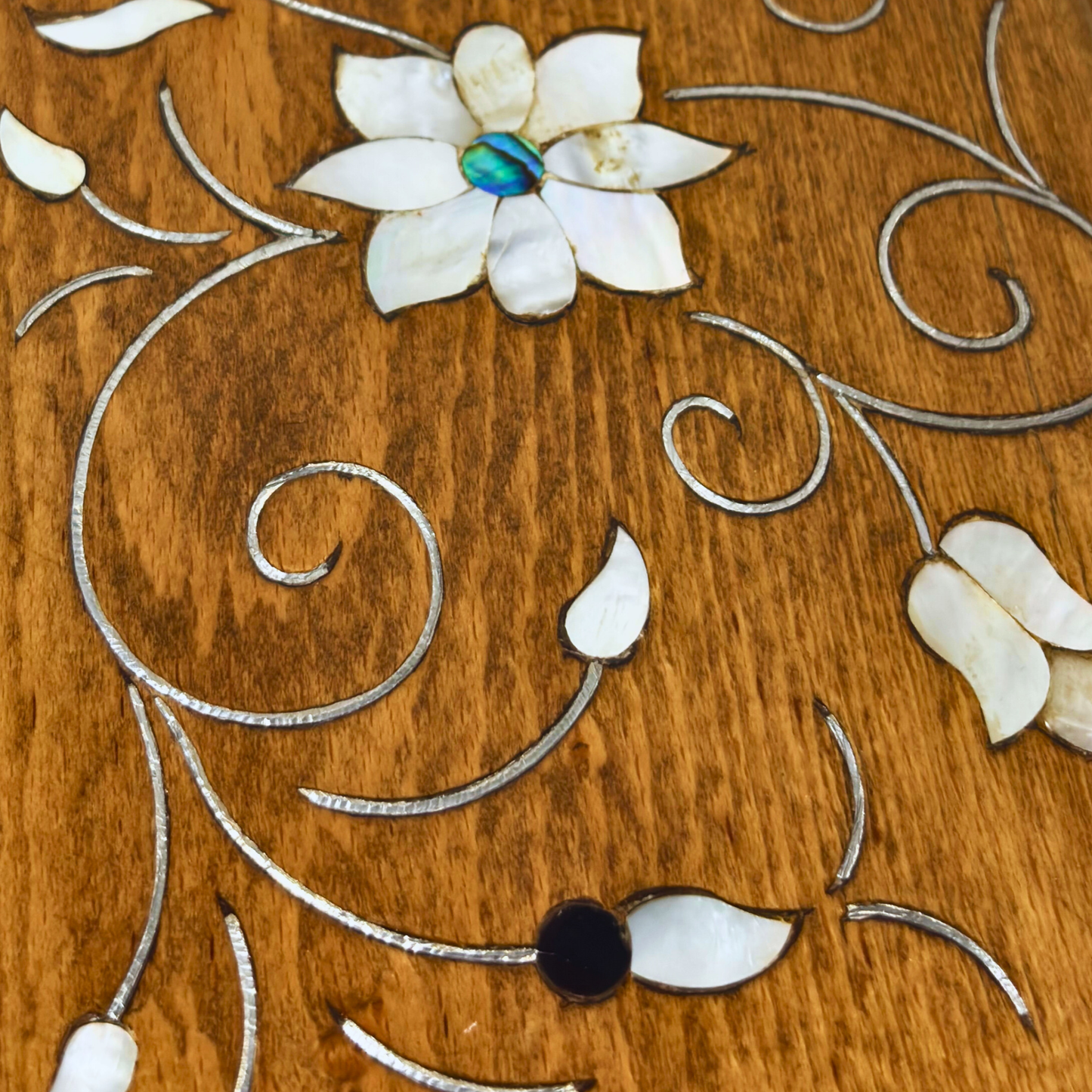 Boîte Damasquine de Luxe Artisanale – Nacre & Velours