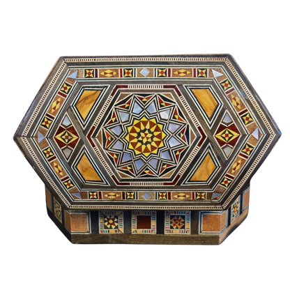Luxe Damascene mozaïekdoos met echte parelmoerinleg en wijnrood fluwelen interieur.