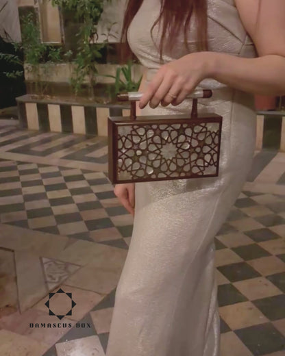 Der Himmlische Stern – Handgefertigte Damaszener Clutch aus Nussbaumholz mit Perlmuttintarsien